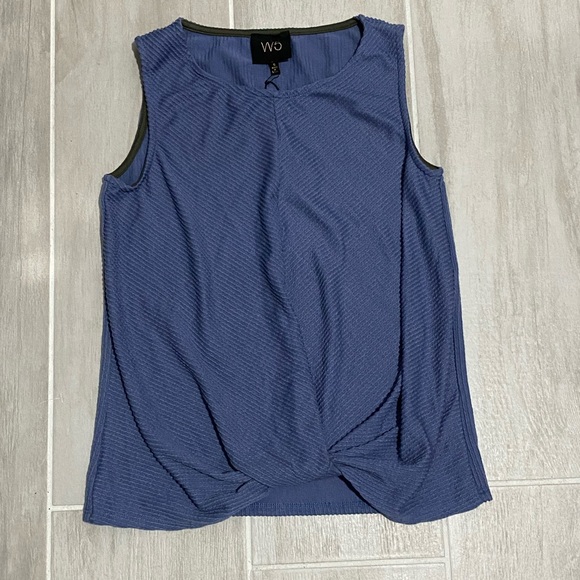 T-Shirt - Picture 1 of 3